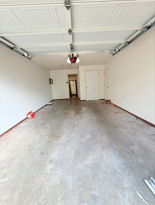Building Photo - 3 Bedroom Single Family Home In Bentonville!