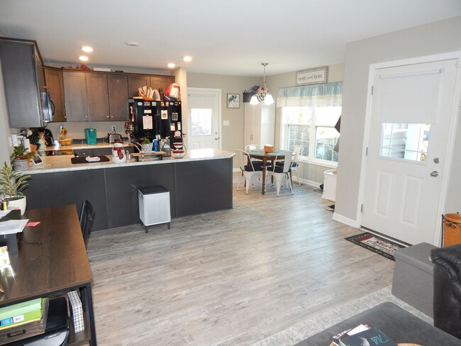 Building Photo - 180 Economy St