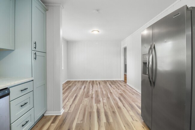 Building Photo - 10 Lexington Dr