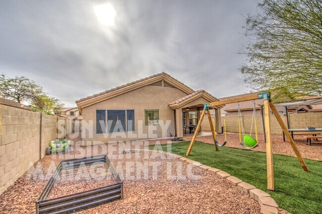 Building Photo - 17526 W Coyote Trail Dr