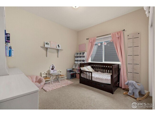 Building Photo - Renovated Milliken Home!