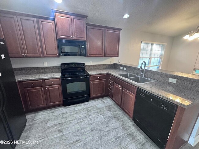 Building Photo - 7565 Westland Oaks Dr