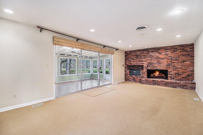 Building Photo - 6760 Orinoco Cir