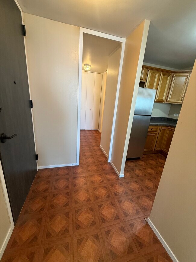 Building Photo - 1030 N State St