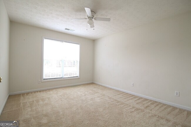 Building Photo - 3230 Kylay Ct NE