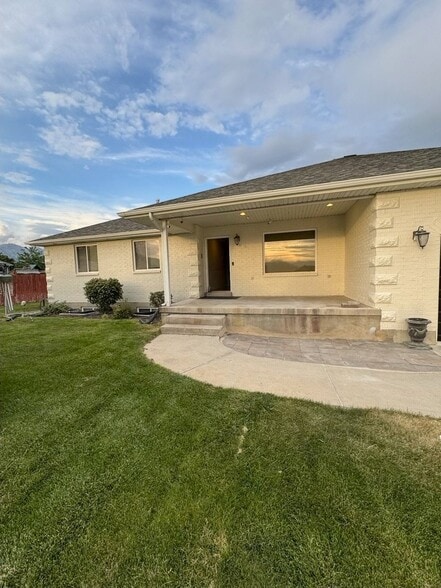 Building Photo - 1598 N 500 W