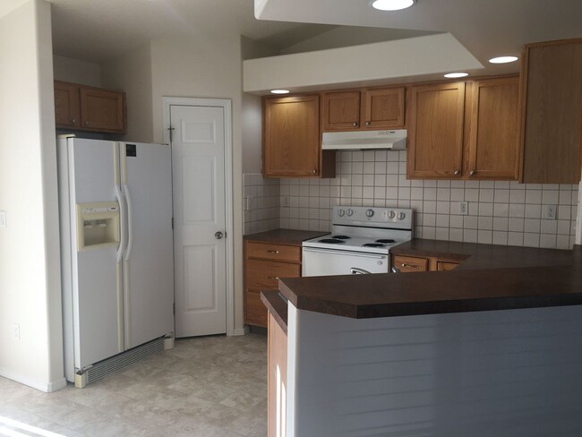 Building Photo - 3bed, 2bath, 1,329 sq.ft. home - North Nam...