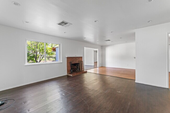 Building Photo - "Charming 3-Bedroom Sylmar Home with Cozy ...