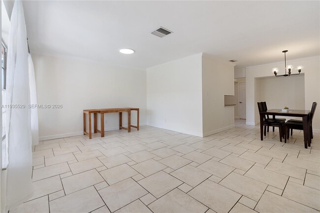 Building Photo - 232 SE 6th St