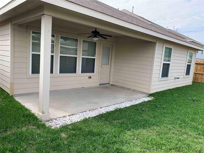 Building Photo - 3102 Apple Dale Dr