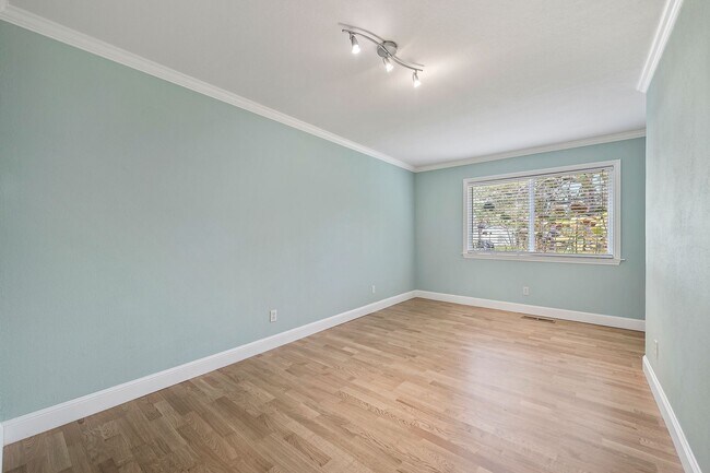 Building Photo - Beautiful 4/2 Executive Home with Cupertin...
