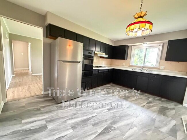 Building Photo - 1664 Talisman Ln