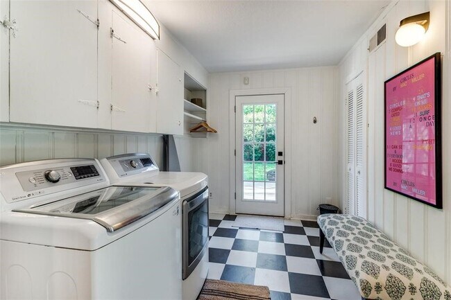 Building Photo - 3812 Birchman Ave