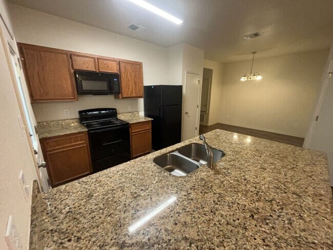 Building Photo - AVAILABLE NOW!