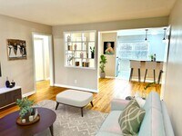 Building Photo - Crescent Hill Quads