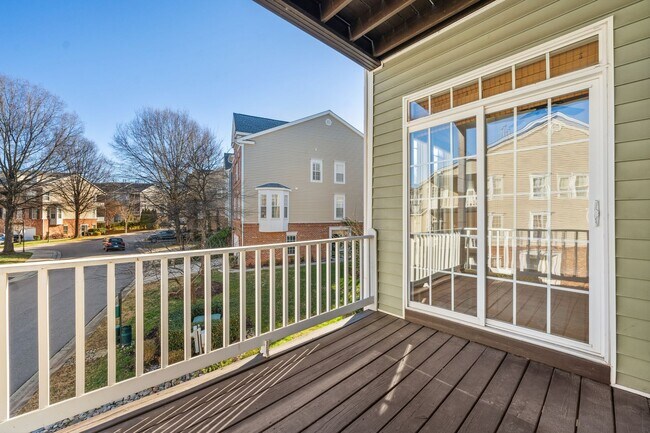 Building Photo - Olde Raleigh Stunner! 2 Primary Suites! Flexible move in date!