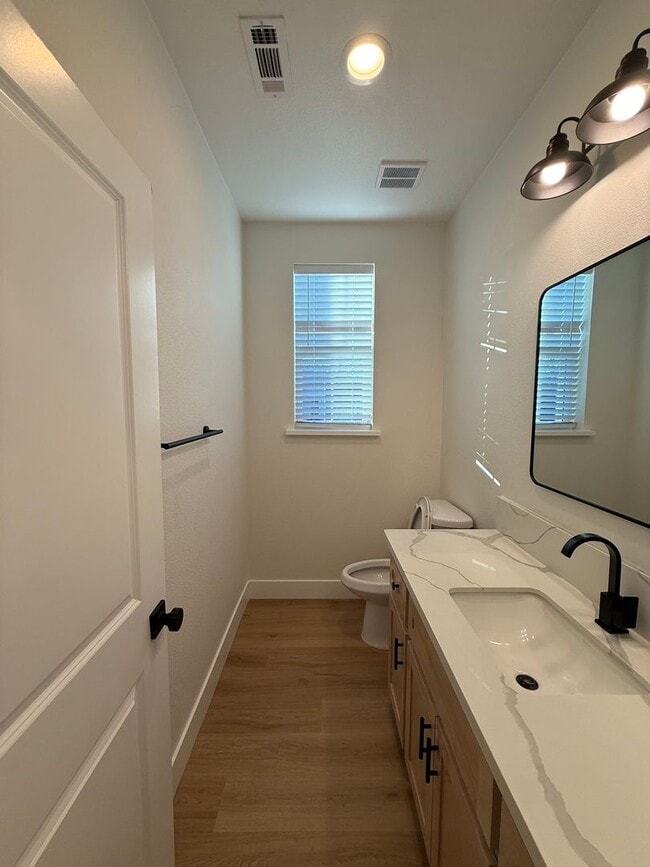 Building Photo - 8461001/85