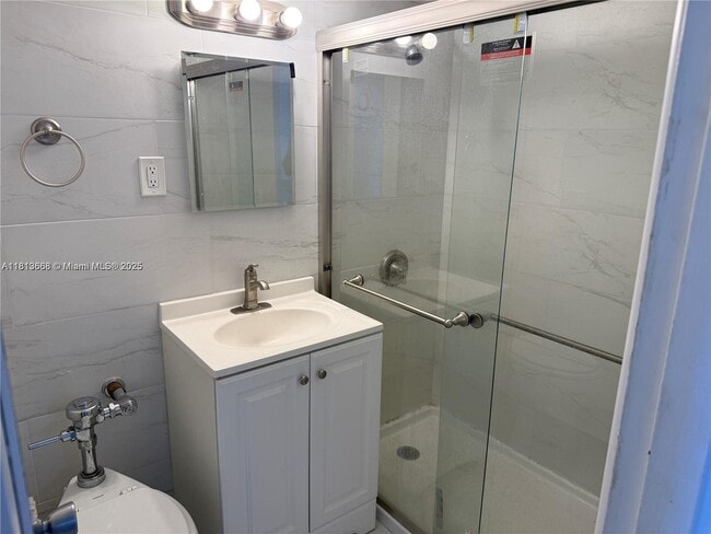 Building Photo - 6484 Indian Creek Dr