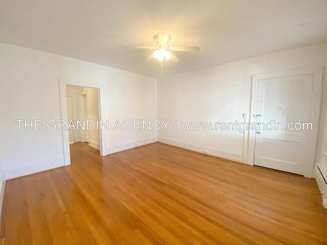 Building Photo - 2504 Longview Ave SW