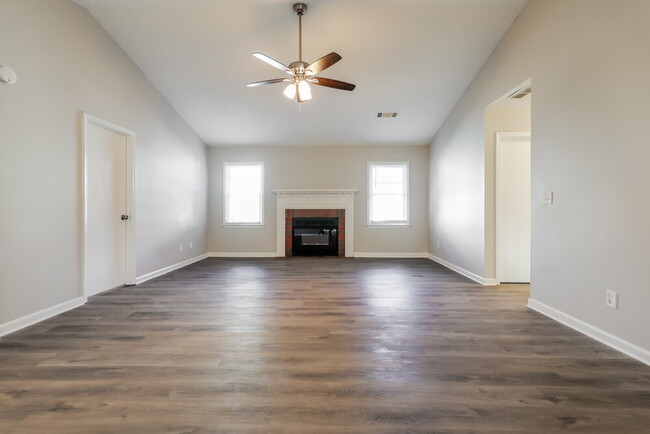 Building Photo - 375 Springlake Dr