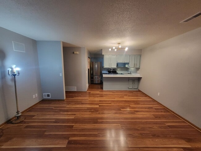 Building Photo - Maple Grove Townhome for Rent