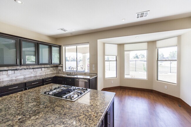 Building Photo - Rhodes Ranch Golf Course View