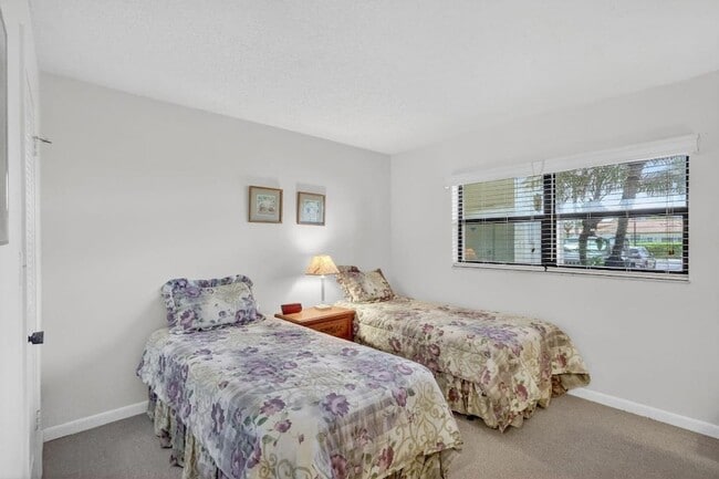 Building Photo - 7410 S Ocean Dr