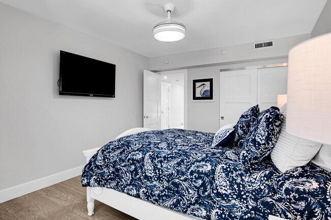 Building Photo - 4744 S Ocean Blvd