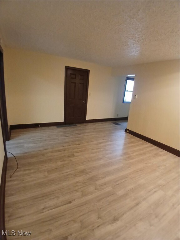 Building Photo - 809 Lakewood Ave