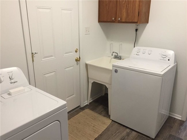 Building Photo - 7587 Lathers St