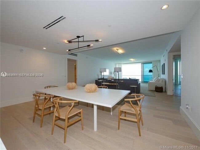 Building Photo - 10201 Collins Ave