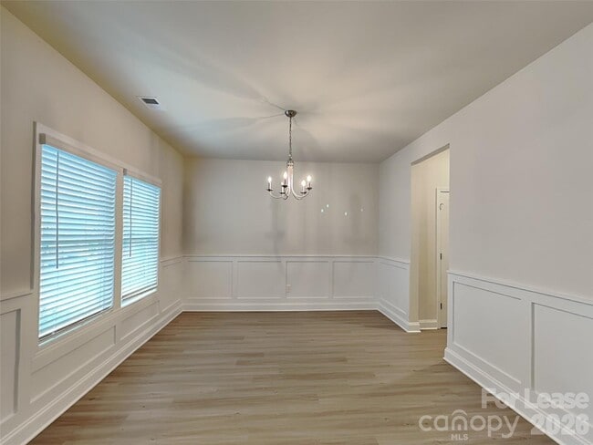 Building Photo - 115 Queenshall Rd