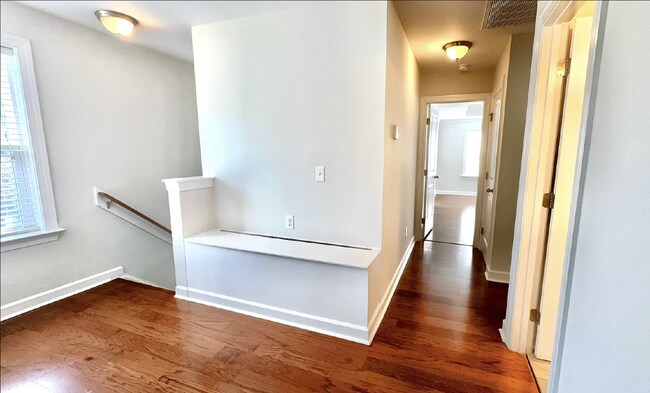 Building Photo - Charming 3-Bed End-Unit Townhome in Apex!