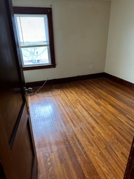 Building Photo - 186 Spruce Ave