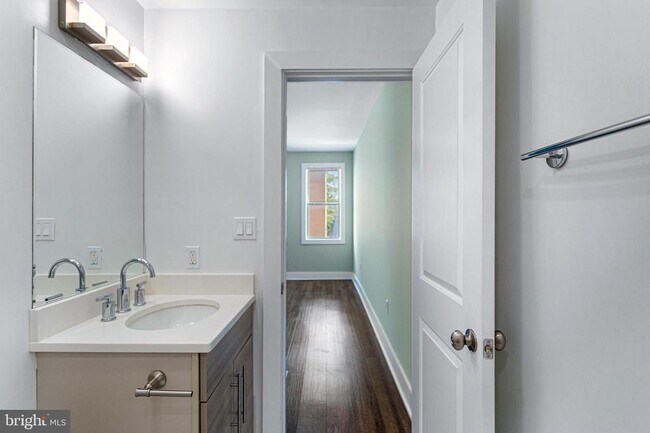 Building Photo - 1219 K St NE