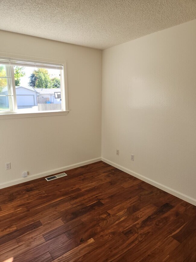 Building Photo - 3 Bedroom 2 Bathroom Single Family home in Rincon Valley with A/C and RV parking