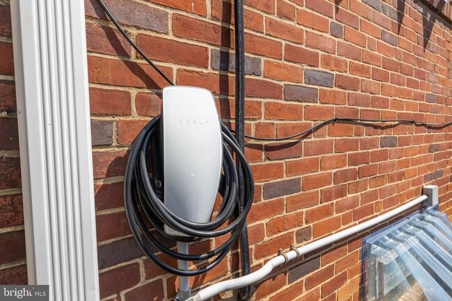 Building Photo - 4500 Eastway Ct