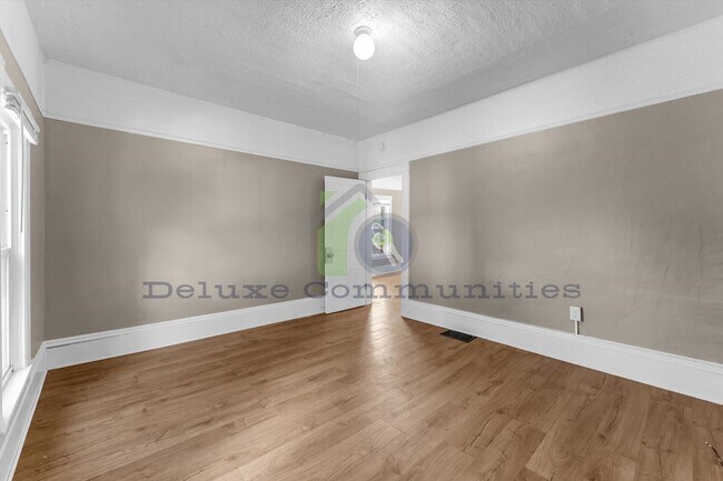 Building Photo - 934 Hovey St SW