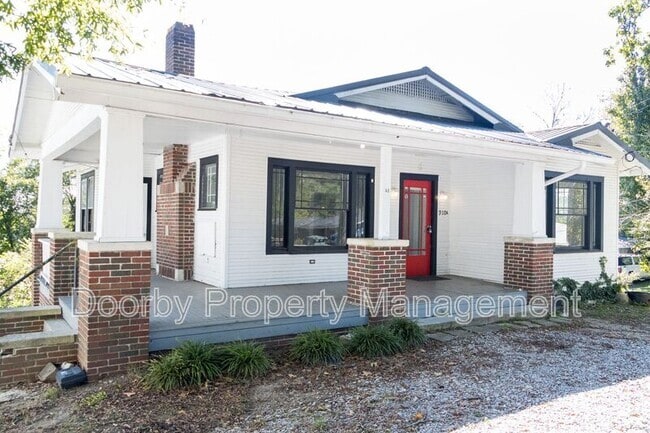 Building Photo - 910 S Crest Dr