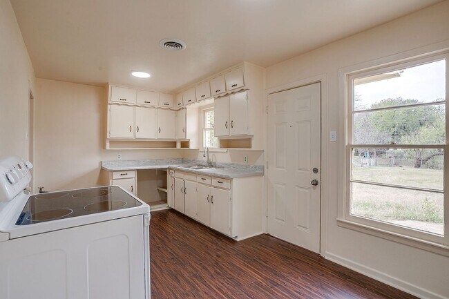 Building Photo - 4315 Mackey Dr