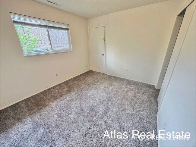 Building Photo - 303 University Dr