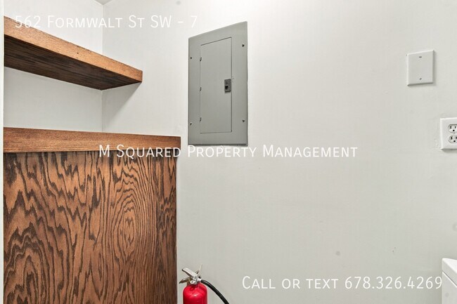 Building Photo - 562 Formwalt St SW