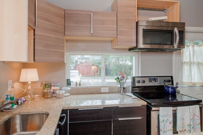 Building Photo - 5820 Alder St