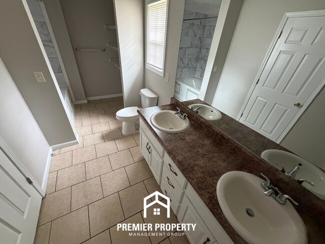 Building Photo - Charming 3BR/2BA Tuscaloosa Home | High Vaulted Ceilings, Hardwood Floors & Fenced Yard