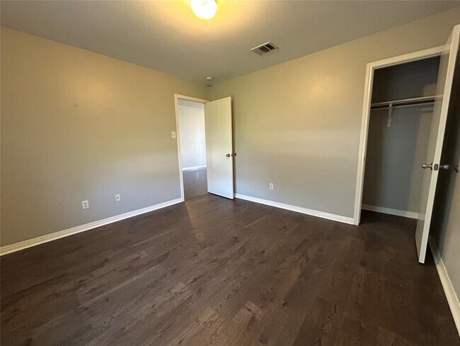 Building Photo - 245 Marvin Cove