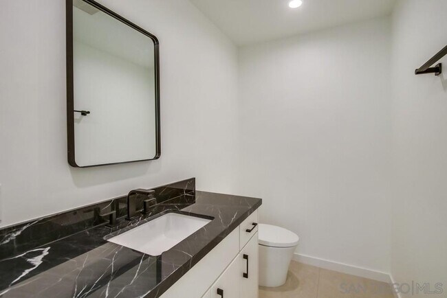 Building Photo - 14066 Crest Way