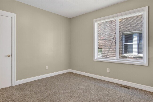 Building Photo - 3825 Waverly St