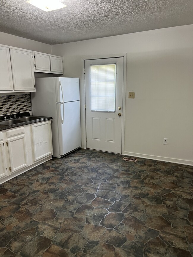 Building Photo - 412 Timmy Ln