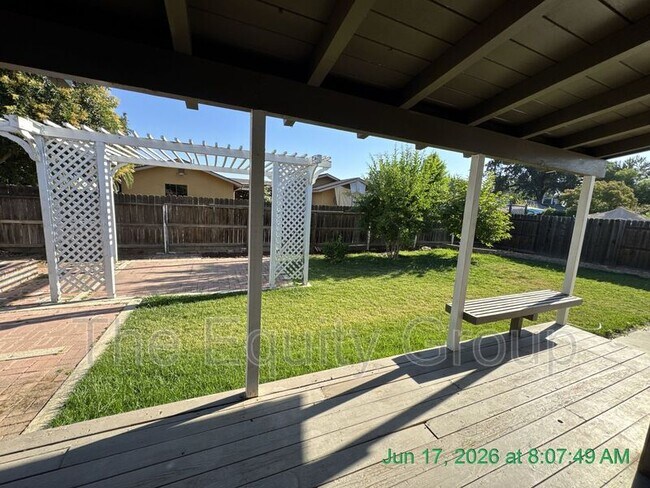 Building Photo - 2601 S Kloth Dr