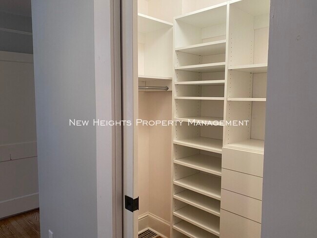 Building Photo - 301 Broad St